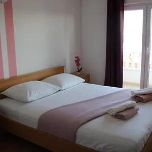 apartments-renata.hotels-in-trogir.com/
