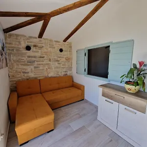 apartments-rooms-anica.primorje-gorskikotar.com/