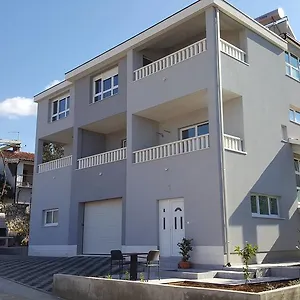 apartment-parcela.hotels-in-trogir.com/